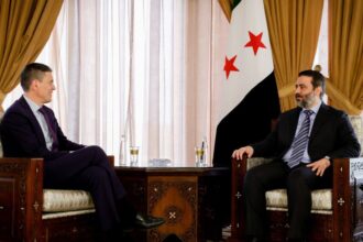 Canciller sirio recibe al presidente del Comité Internacional de Rescate