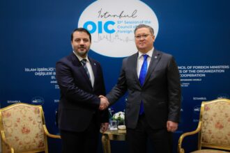 Cancilleres de Siria y Kazajstán se reúnen en Estambul