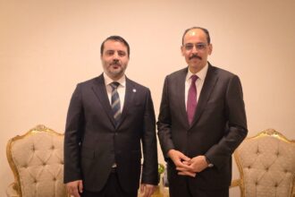 Canciller sirio y jefe de la inteligencia turca se reúnen en Estambul