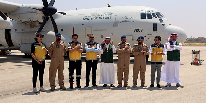 Llega a Alepo un avión con ayuda saudí destinada a afectados por incendios en Latakia