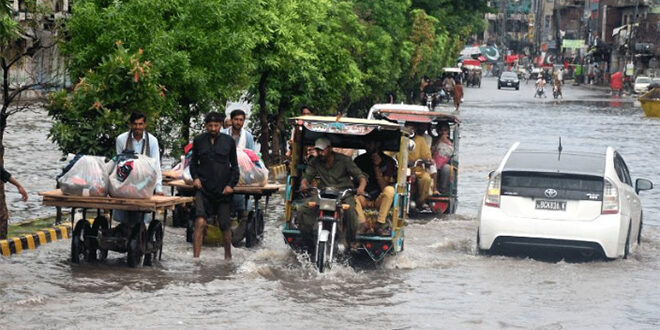 Lluvias monzónicas en Pakistán dejan 104 muertos y 200 heridos